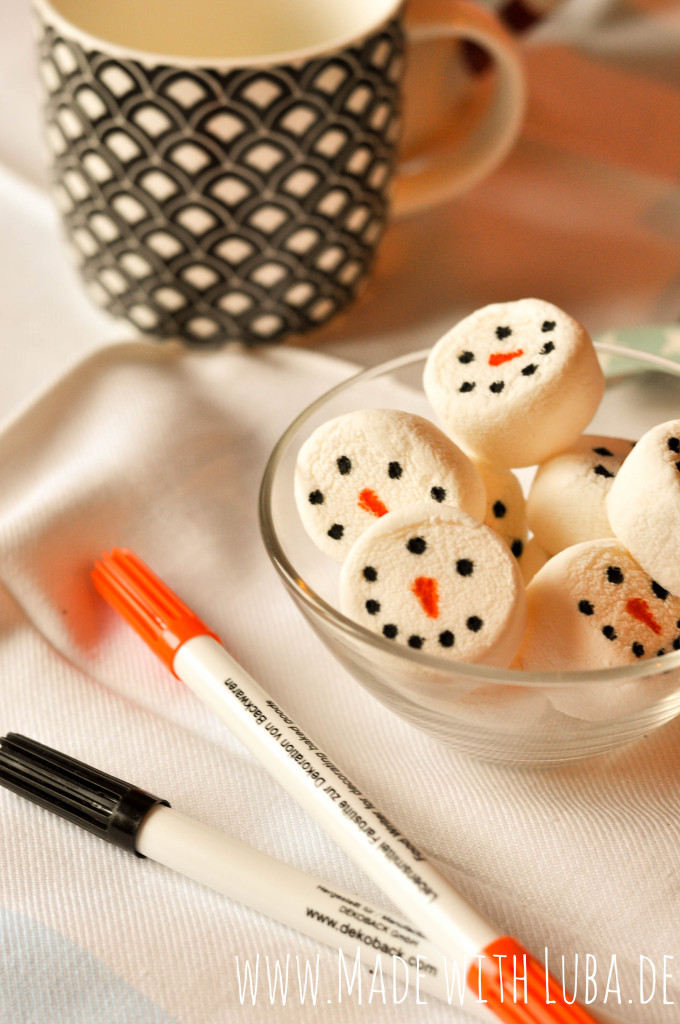 Heiße Schokolade mit Schneemann Marshmallows