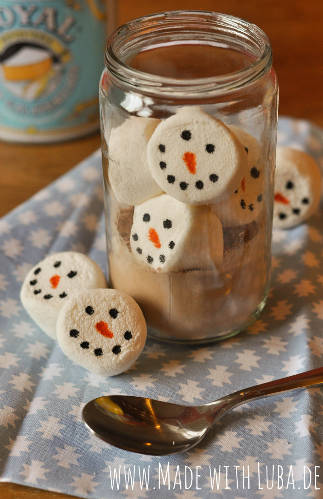 Heiße Schokolade mit Schneemann Marshmallow