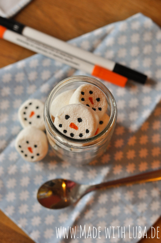 Heiße Schokolade mit Schneemann Marshmallow