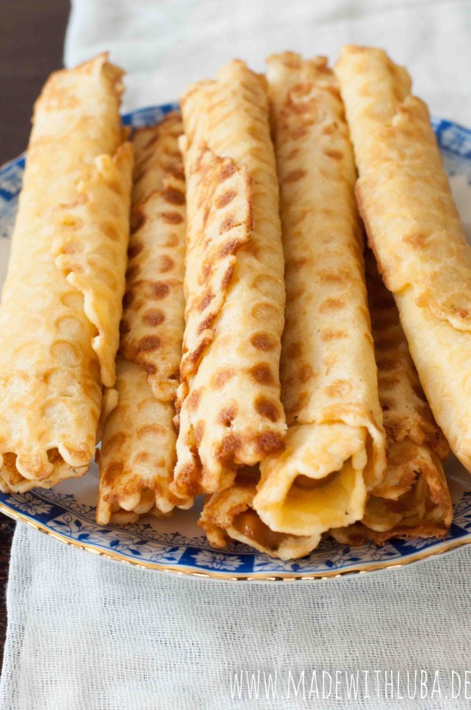 Russische Waffelröllchen mit Karamell & Walnüssen