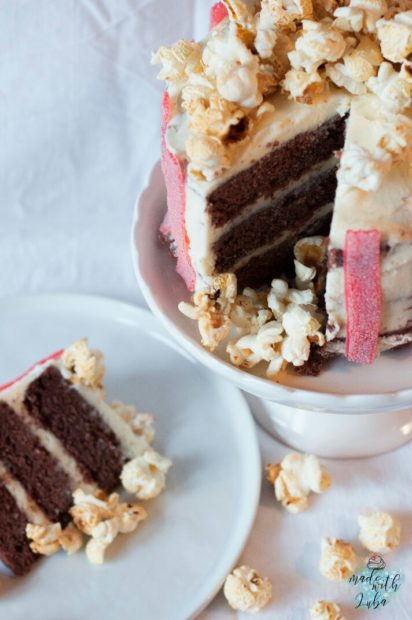 Leckeres Schokotörtchen im Popcornbecherstyle Angeschnittene Ansicht