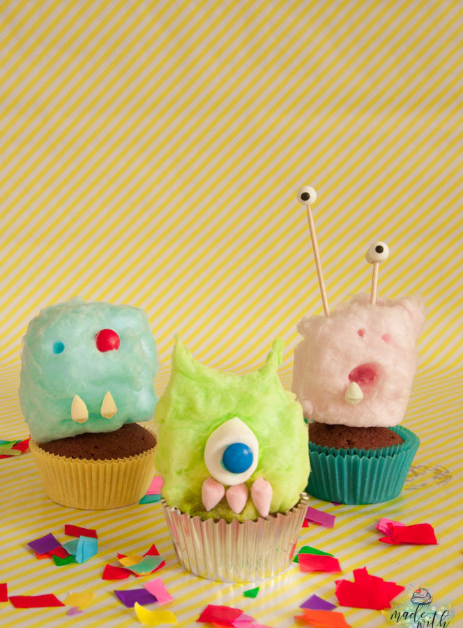 Monster-Cupcakes aus Zuckerwatte